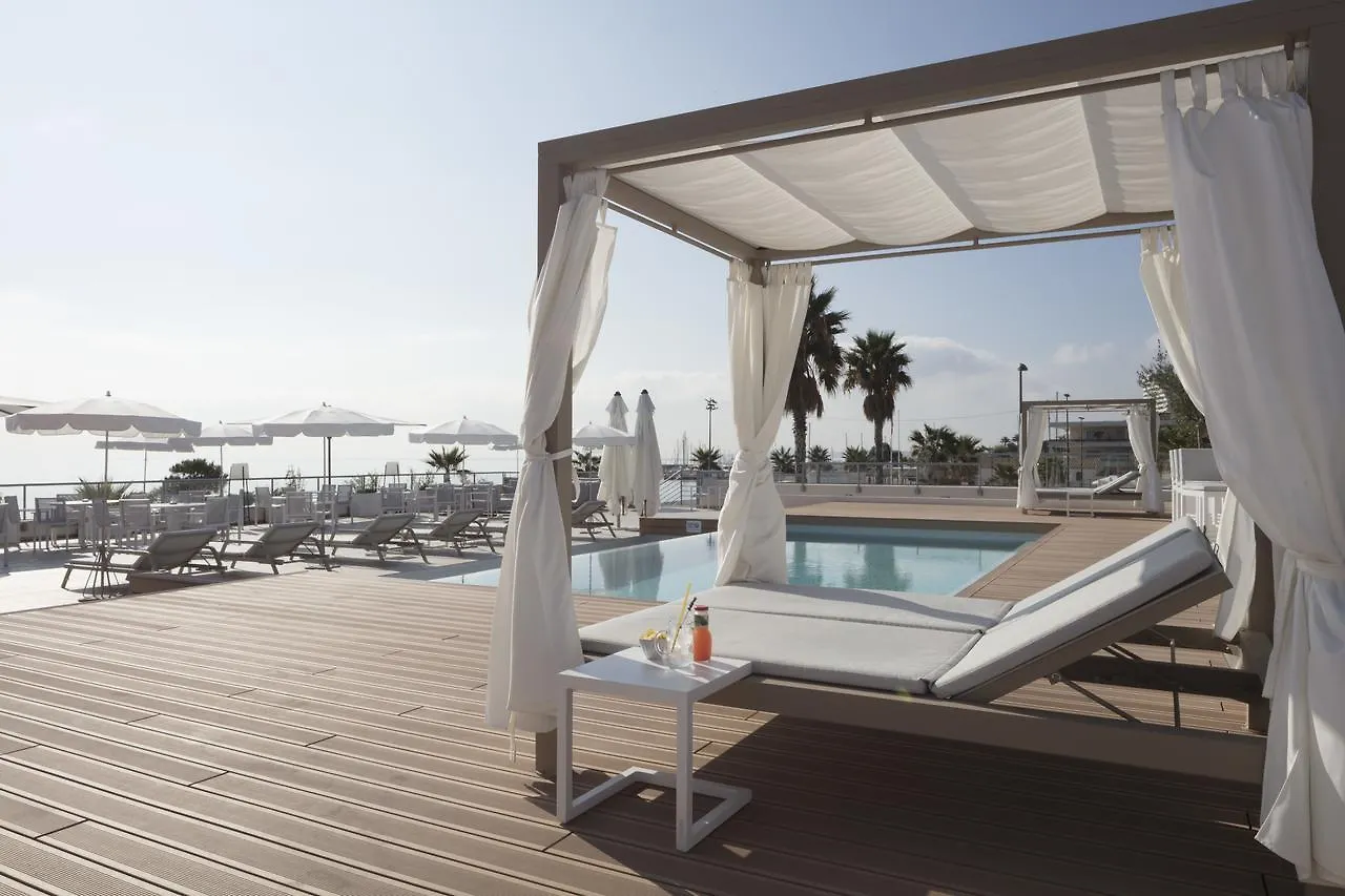 Mercure Villeneuve Loubet Plage Hotel